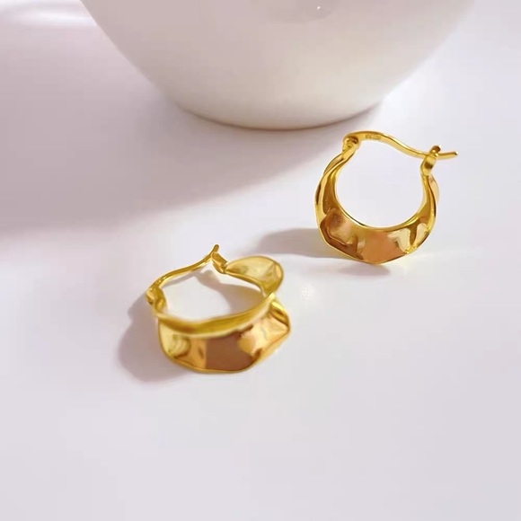 Gold hoop earrings 18k gold plated 925 sterling silver -special price - Picture 3 of 5